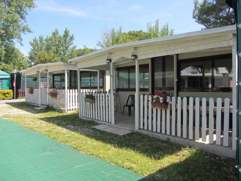 Hotel Camping Pineta à Calambrone Extérieur photo