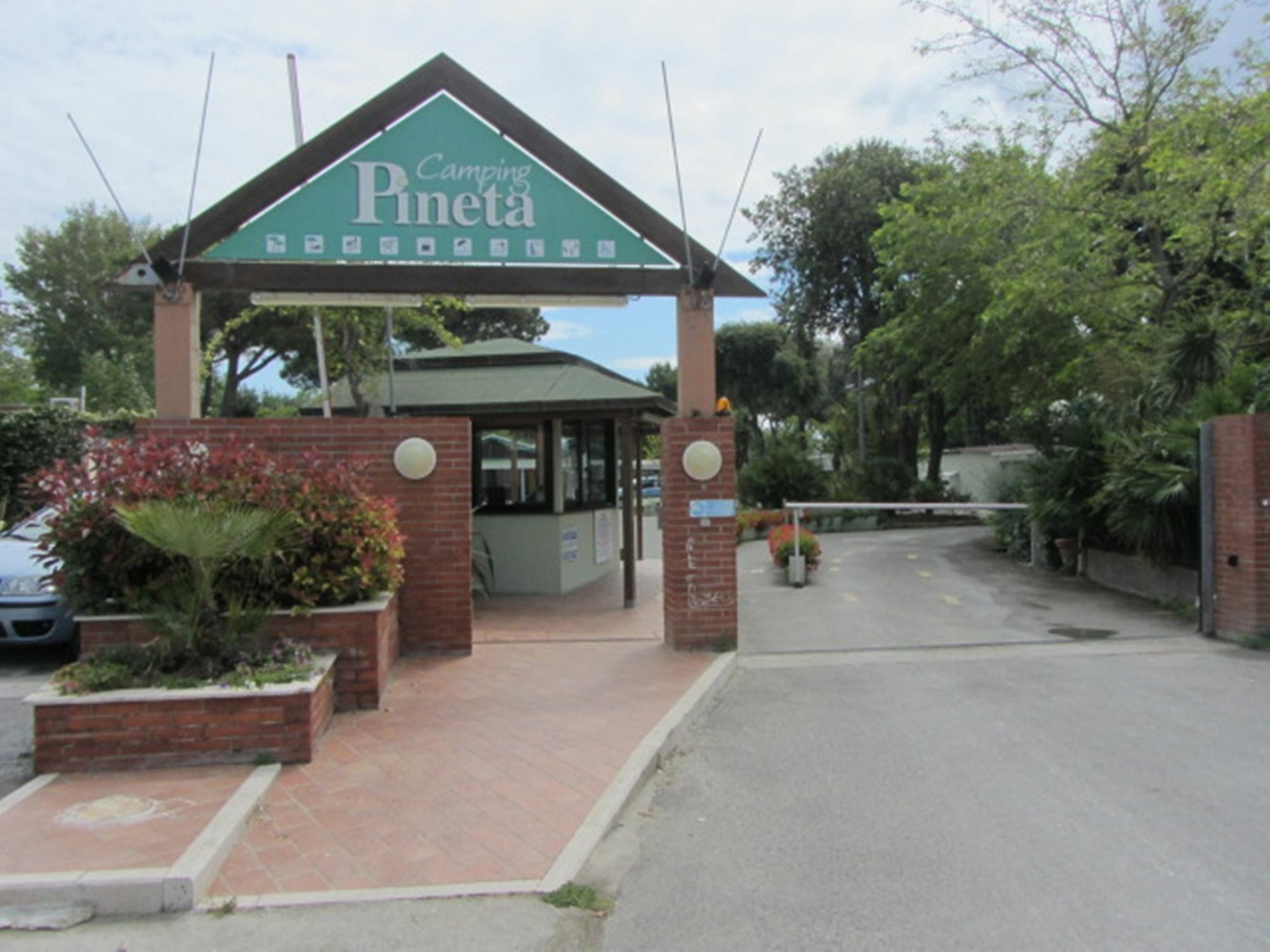 Hotel Camping Pineta à Calambrone Extérieur photo